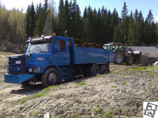 Scania & Valtra
keväistä lannan ajoa.
Avainsanat: scania valtra