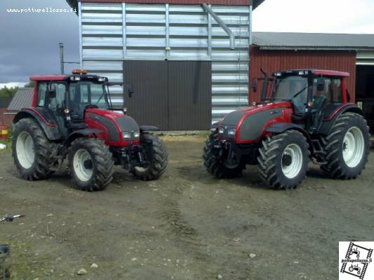 Veljekset poseeraa..
N141 advance -07 + T171 advance -07
