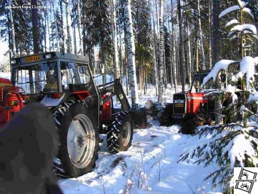 "isoveli" tulee apuun
MF 390 tulee auttamaan uponnutta MF 365:sta.
Avainsanat: Massikat