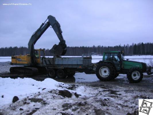 volvo +valmet Ruoppausta keväällä 2007
lisää kuvia http://koti.mbnet.fi/%7Evalmet/Matinlammi/Matinlammi_frame.htm
