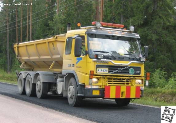 Volvo FM 12
Tieliikelaitoksen Volvo FM 12 asfaltinajossa
Avainsanat: päällystys asfaltointi volvo tieliikelaitos