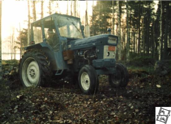 Ford 5000 nykimässä kantoja.
kuva on 90 luvun vaihteesta..
Avainsanat: ford