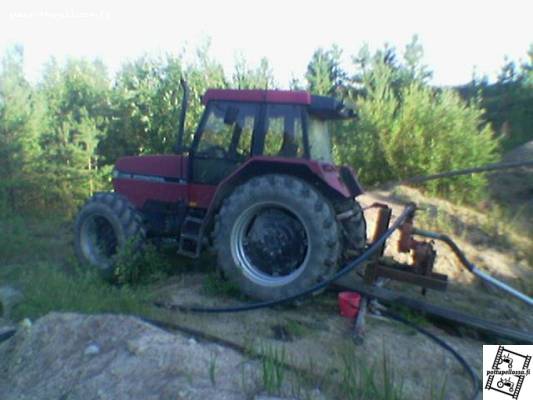 Maxxum 5120
Veden pumppausta kaalimaalle.
Avainsanat: 5120