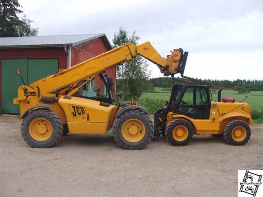 Isoveli suojelee
Isompi ja pienmpi JCB. 520-50 broilerihallin purkuun ja 535-95 kontin purkuun
Avainsanat: JCB