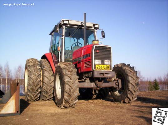 MF 3060 vm 91
Tässä on TRAKTORI isolle Teellä. Käy joka hommaan kun tuli nuo paripyörätkin ostettua. Ikää lähemmäs parikytä vuotta ja silti kuin 2000 luvun koneet :) Ohjaamokin parempi ku useimmis muun merkkisis uusis. Uusiin verrattuna vaikea keksii merkittävää miinusta ku aika painava kytkin ja ei hydraulista suunnanvaihtoa :)
