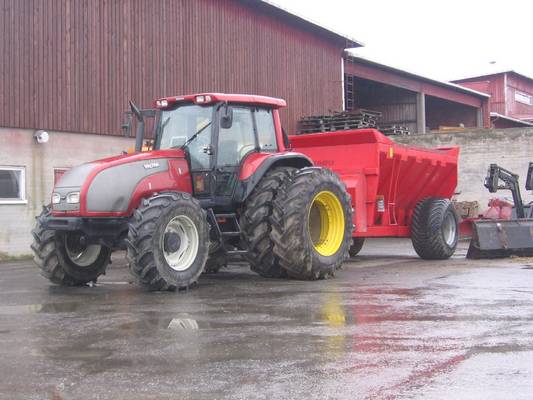 Valtra T140 
kevät 2007 ja Valtra T140
Avainsanat: T140