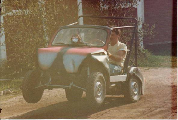 Fiat 600 lähtöjä
Kaikki paino takana(kone yms) ja kaikki hilavitkuttimet edestä pois ja hieman lekalla vääntää konepelti suojaksi..
Avainsanat: Fiat 600