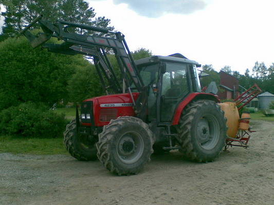 Massey Ferguson 4235 & Junkkari 900
Avainsanat: Junkkari MF