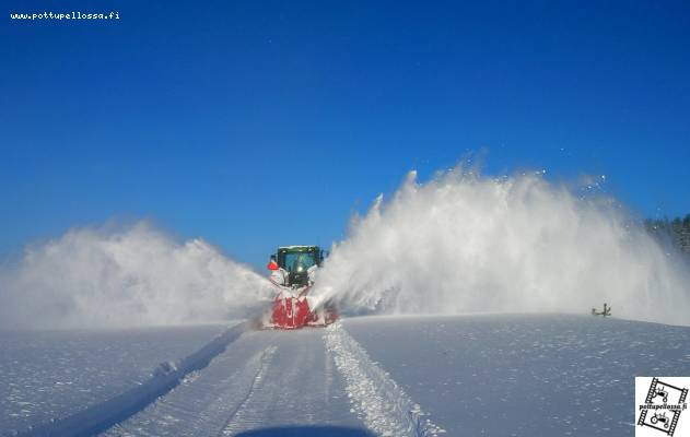 Komiaa hommaa
Talvitien tekoa 6506 Deerellä
Avainsanat: 6506 deere jontikka