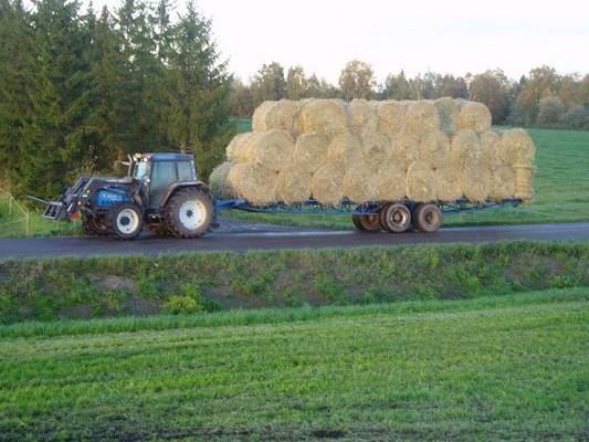 paalu kuorman mallia
6600 ja paalukärry 
tälläisia kuormia meillä ajetaan (49 paalua)
Avainsanat: 6600