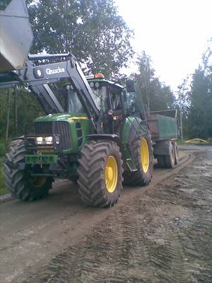 john deere 
viimekesänä maan ajosa..
Avainsanat: john deere 6830 maakärry