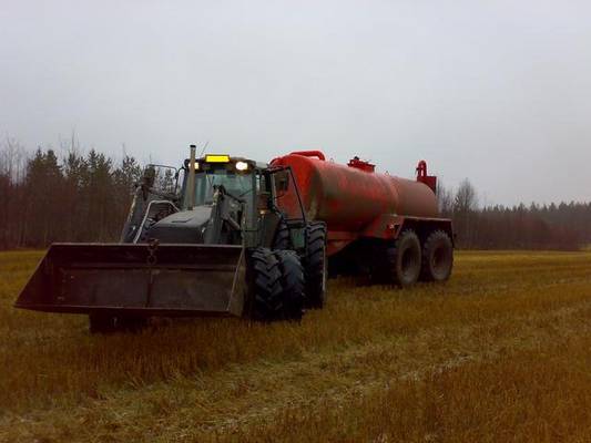 Valmet 6900 & Matti 15m3
Syksyistä Paskhan ajua
Avainsanat: Valmet Matti kärry