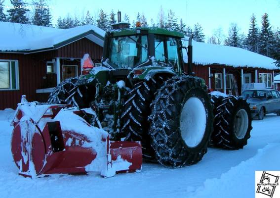 Sukkana perässä
Ei linko paljoa paina :) 6910 antaa suunnan
Avainsanat: 6910 jontikka deere