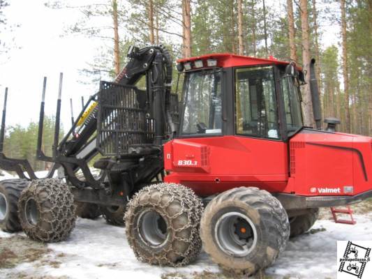 Valmet 830.3
koeajossa oli tommonen mopedi.ihan näppärä kampe.tunteja oli huimat 450.
Avainsanat: valmet 830