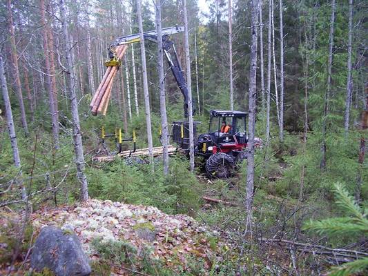 Valmet 838
Jämsänkosken Metsäoppilaitoksen 838
Avainsanat: Jämsänkoski Valmet 838