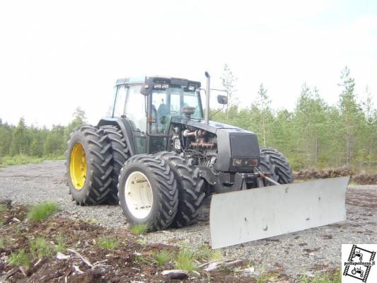 Valmet 8400
Tyyppikilvessä luki 6300, liekö ohjaamo joskus vaihdettu.
Avainsanat: Valmet 8400 turve neva