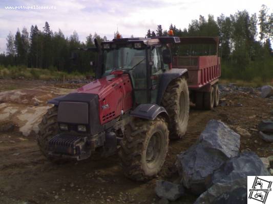 Valtra 8550Ht+Läpivetävä maakärry
Valtran maanajo hommissa. kärry tehty scaniasta. Kuvan yhdistelmä myynnissä Nettikone id:616758
Avainsanat: Valtra 8550