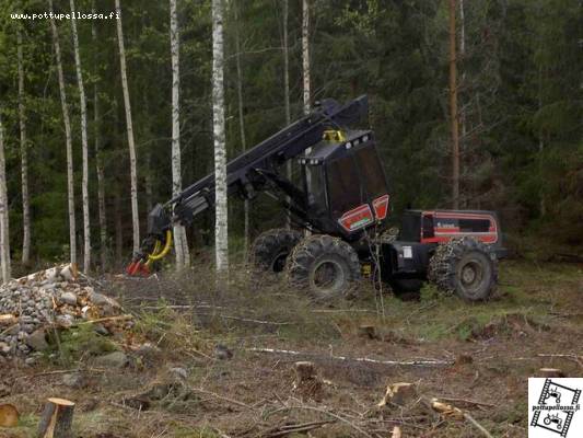 Pellonraivaus valmis
Valmet 901, saanut oman peltotyömaan valmiiksi.
