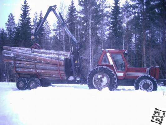 Fiu ja tukkikuorma
siinä on meikäläisen työkone 880 fiu ja tuommonen jonkulainen tukkikuorma
Avainsanat: työkone, fiu, 880