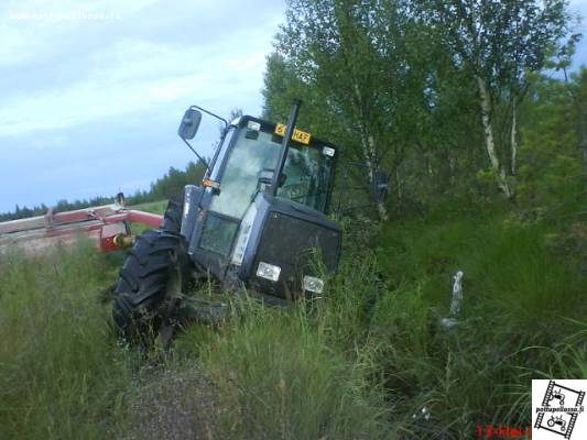 Valmet 8100 ja JF GMS 2800 top safe
ojan laita petti, pelastavana enkelinä oli valmet 665
Avainsanat: Valmet 8100 ja JF GMS 2800 top safe