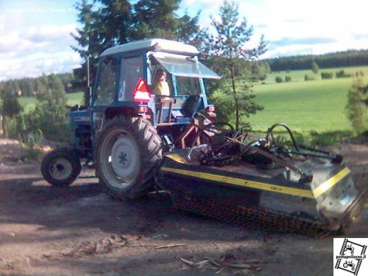 ford 4600
fordilla vesakon raivaus pään siirtoa
