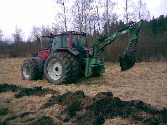 Kaivuhomma
Valtra 6550 ja Kronos 350 kaivuvarustuksella
Avainsanat: Valtra Kronos