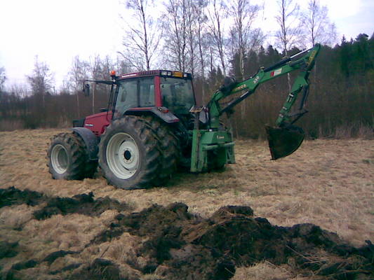 Kaivuhomma
Valtra 6550 ja Kronos 350 kaivuvarustuksella
Avainsanat: Valtra Kronos