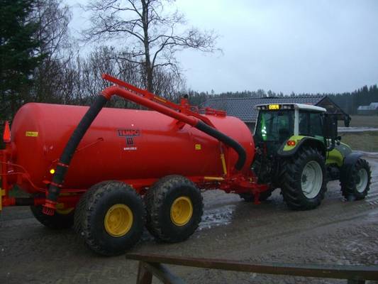 Valtra ja uus lietekippo
valtra t140 ja tempo 11
Avainsanat: Valtra tempo