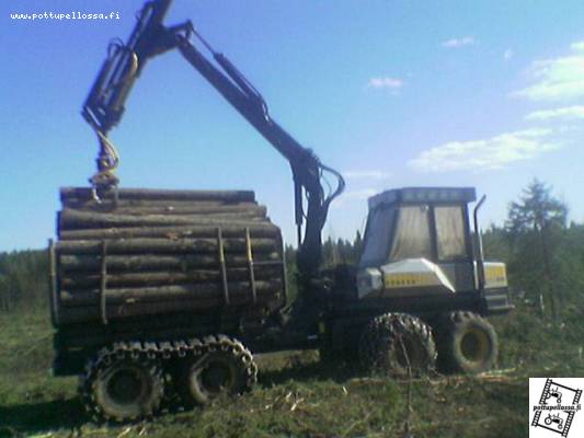 Ponsse Caribou -99
Cariboussa parrua kyydissä
Avainsanat: cari1