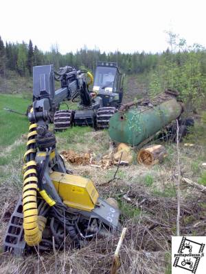 HS10 Cobra feat: Vanha paskakärry
Kärry mallia itekkö teit, mistä arvasin... Ikää noin 35v
Avainsanat: Cobra kärry