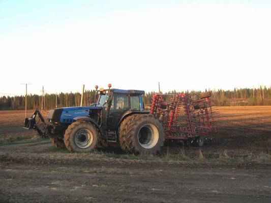 Valtra 8400&Väderstad NZ-aggressive 700
Vähiin käy ennenku loppuu...
Avainsanat: 8400