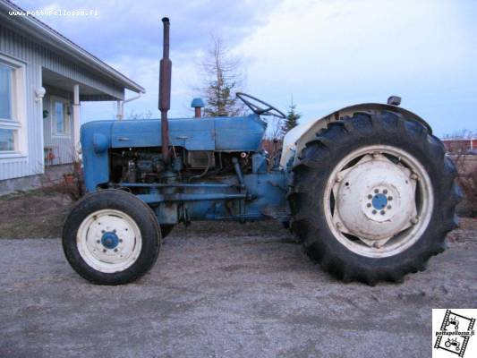 Fordson Dexta
Uudet etukummit, akku ja startti.
Avainsanat: ford dexta fordson