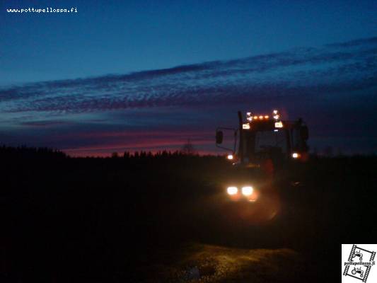 Valtra 6300
iltahämärä
Avainsanat: Valtra 6300