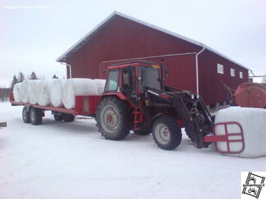 Paalit
Paalin ajoa. 826+tempon kuormaaja+tempot.
Avainsanat: 826 tempo