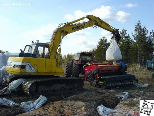 Simultan täyttöä
Koppelolla on hyvä nostella säkkejä.
Avainsanat: simulta