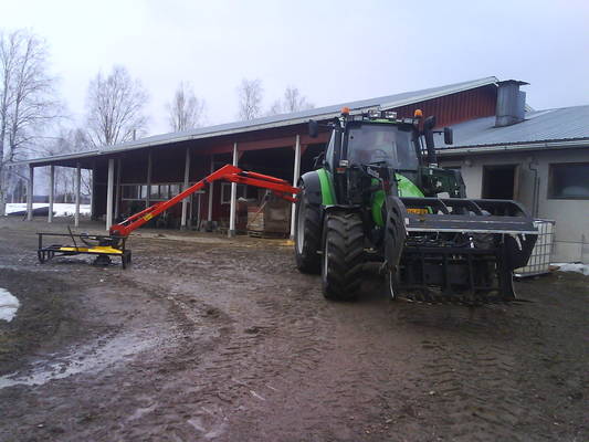 koneitten pesua!
deutzi 130 kuhn he5560 multi-longer ja vesakko piä rakenteilla!
Avainsanat: deutz kuhn