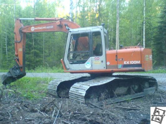 Hitachi EX100M
Tommonen Oli Kuopimassa meidän hakkuuaukolla :)
Avainsanat: EX100M hitachi