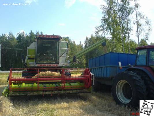 Claas 68s
Ekaa säiliöllistä tyhjentämässä
Avainsanat: claas68