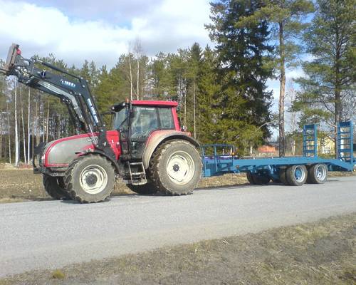 Lavetti maalattuna
Valtra T 150 ja justiin tehty Lavetti
Avainsanat: Lavetti