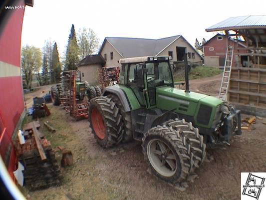 Muokkaus kalustoo
edes Fendt 818 ja vädestadin 8m äes ja takana näkyy Fendt 611 ja Dalbon Maxidisc 4000
Avainsanat: fendt vädestad dalbo