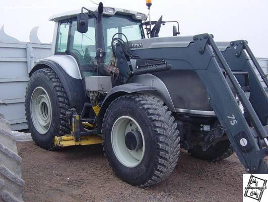 Valtra T190
T190 Roten alaterällä
Avainsanat: valtra