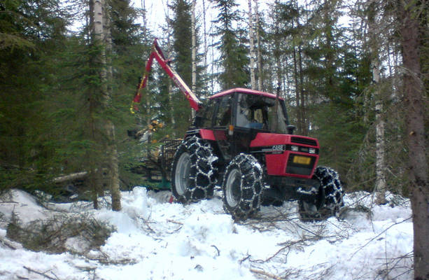 Case 1494, perässä Kronos ja Patu 202T
lunta iha riesaks asti
Avainsanat: case