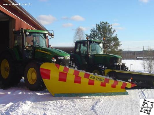 JD 7720 ja 6920S
Lumikoneet vierekkäin.
