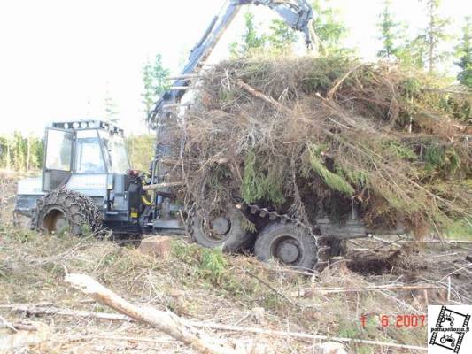 risun ajoa
22 hehtaaria on nyt työn alla kerätä hakkuu tähteet.kone on ponsse bison s 15 v-99 mittarissa 18000h ihan luotettava kone,ja sopiva tähän hommaan.
Avainsanat: ponsse bison s-15