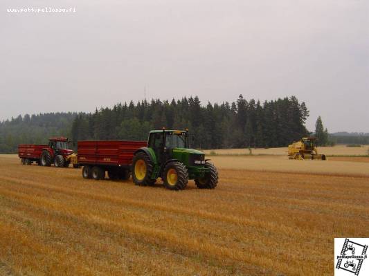 Puintien aloittelua
Aikasia kauroja aloitettiin tänään puimaan. Kuvassa NH 8030, JD 6620+Tuhti W120 ja Case 5150Pro+Tuhti W90.
Avainsanat: Puinti