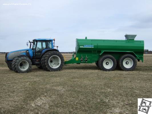 Valtra T120+ & Agronic 20m3
Tämän kevään ensimmäisiä tankillisia.
Avainsanat: Valtra T120 Agronic