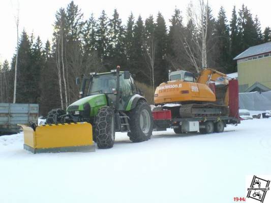 Deutz Agrotron+Samsung 130 lc-2 lavetilla
Samsung lähdössä työmaalle Deutzin vetämänä!
Avainsanat: Deutz fahr