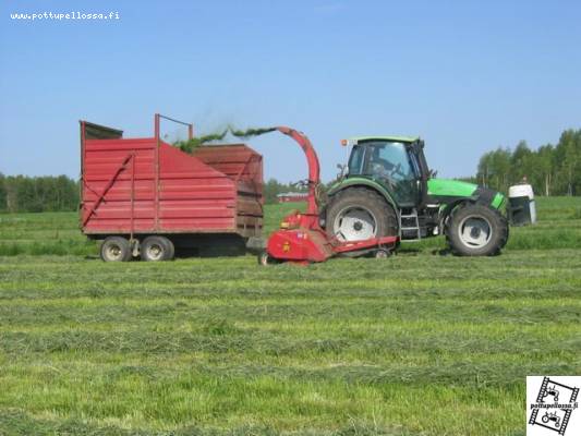 Rehuntekoa
Koneina Deutz Fahr 130,Tupla-Junkkari ja Tuhti M85
Avainsanat: Deutz Fahr Tupla-Junkkari Tuhti