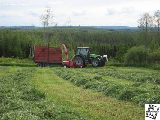 Deutz, JF 850 ja Tuhti M85
Rehun tekoa
Avainsanat: Deutz JF Tuhti