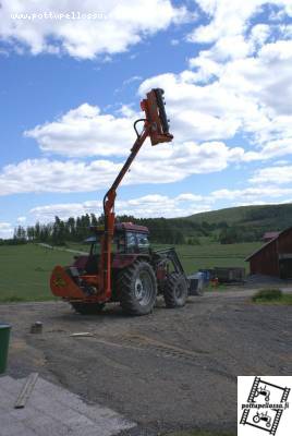 Agrimaster Shark R650
Ei raavi enää oksat kylkiä kun tällä parturoi.
Avainsanat: puomimurskain